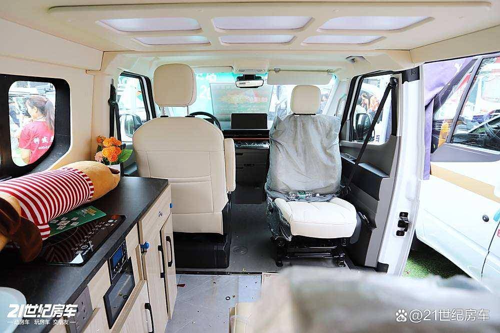 绿牌C照畅驾的纯电宿营车科发吉利远程AG真人平台93度电+430km续航(图11) 绿牌C照畅驾的纯电宿营车科发吉利远程AG真人平台93度电+430km续航(图11)